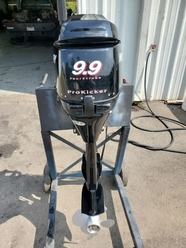 2006 Mercury 9.9 HP 2-Cyl Carbureted 4-Stroke 20" (L) Kicker Outboard Motor With Tiller Handle - Image 7